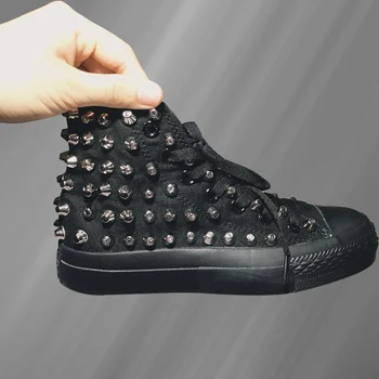 Magas szárú vászon cipő fekete kényelmes henger szegecsek sport hip-hop cipő kézzel készített szegecsek semleges vulkanizált cipő 35-46